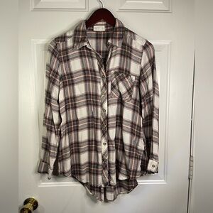 Maurice’s long sleeve buttons down plaid flannel.
